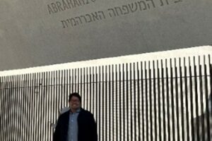 Shabbat in the Sand: Davening in the Desert